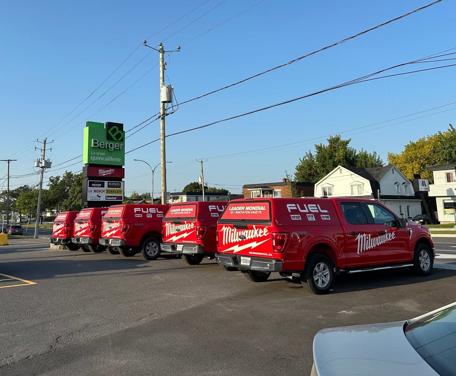 Les camions rouges Milwaukee réunis chez G.H. Berger